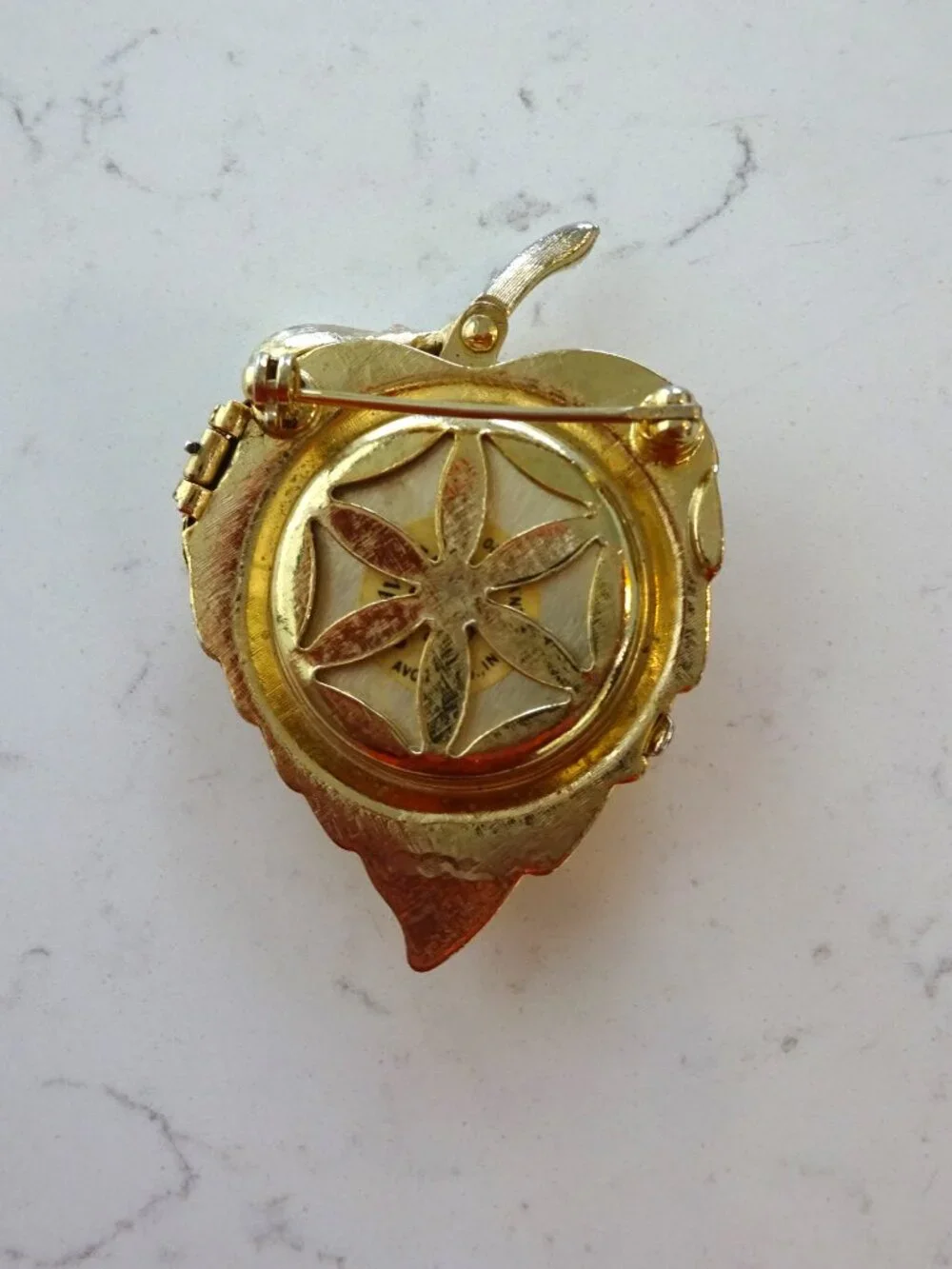 Vintage AVON Compact Solid Charisma Glace Perfume Pin Brooch Leaf Teardrop